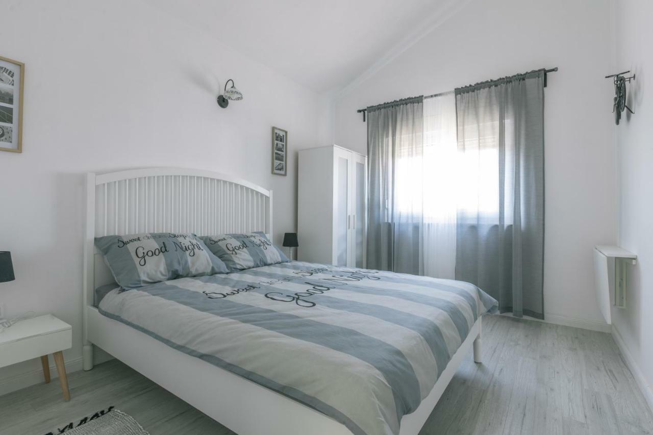 Hedon-Stone Apartment Starigrad Exterior photo