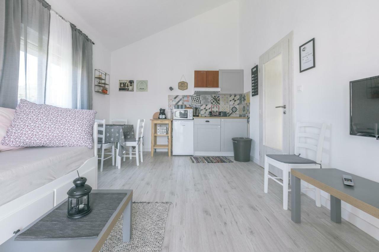 Hedon-Stone Apartment Starigrad Exterior photo