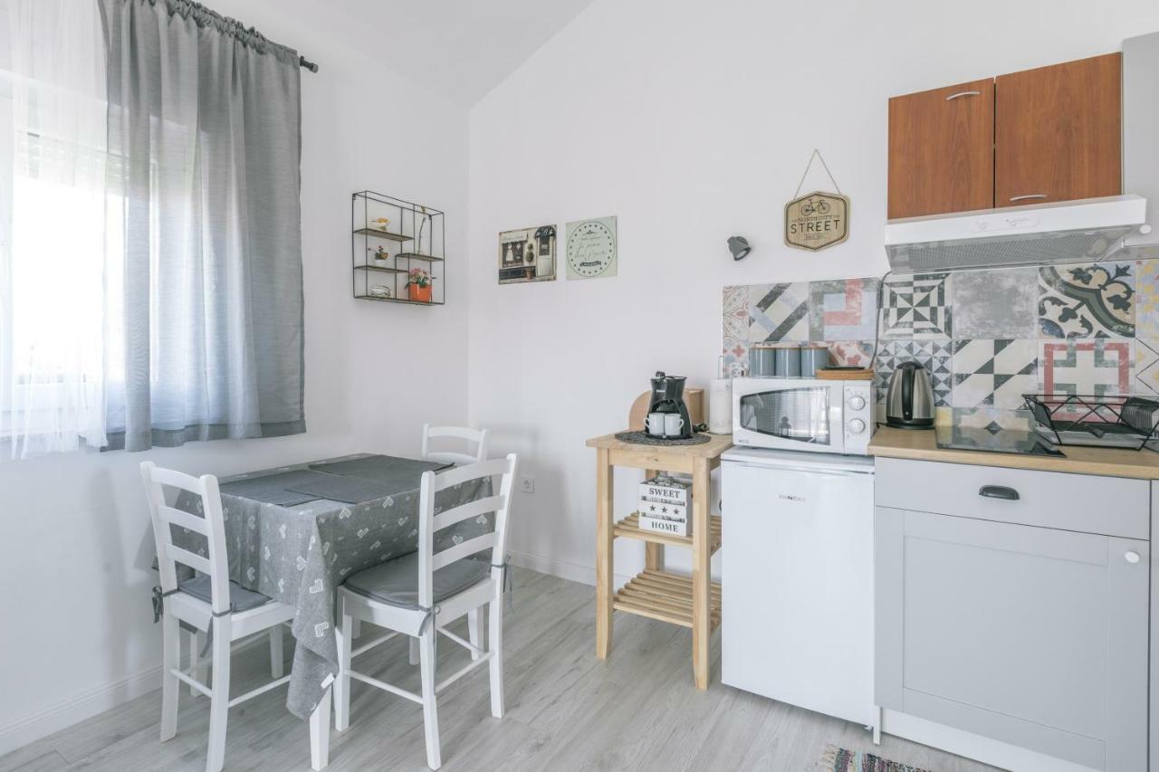 Hedon-Stone Apartment Starigrad Exterior photo